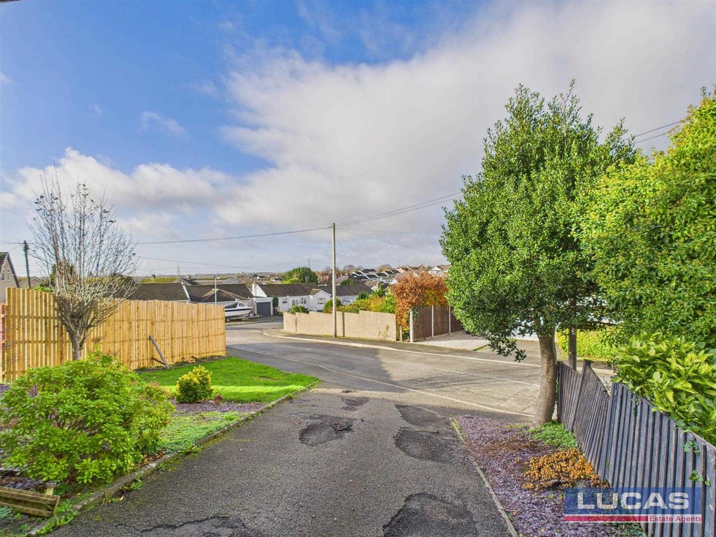 24 Lon Y Wennol, Llanfairpwll